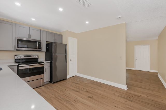6560 SW 20th Street, North Lauderdale, FL 33068