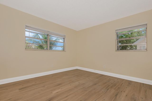 6560 SW 20th Street, North Lauderdale, FL 33068