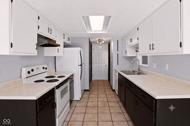 7606 Farm View Circle E, Indianapolis, IN 46256