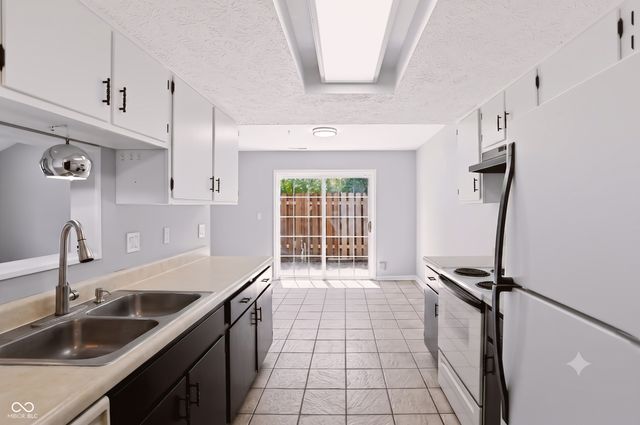 7606 Farm View Circle E, Indianapolis, IN 46256
