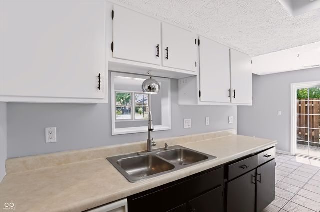 7606 Farm View Circle E, Indianapolis, IN 46256