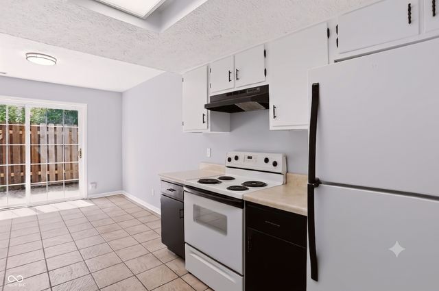 7606 Farm View Circle E, Indianapolis, IN 46256