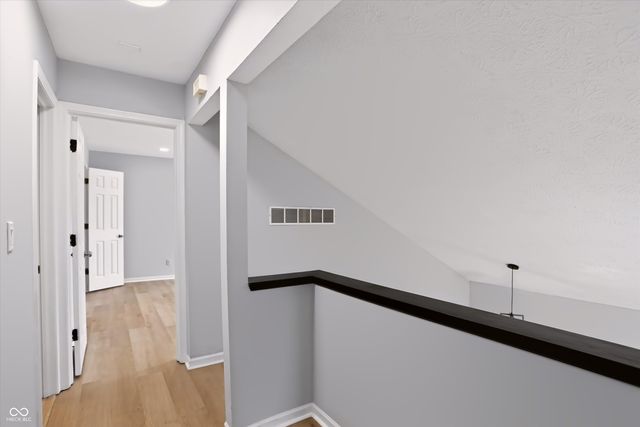 7606 Farm View Circle E, Indianapolis, IN 46256