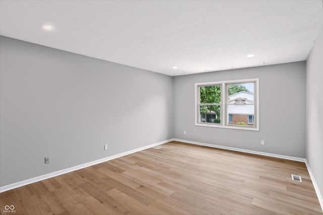 7606 Farm View Circle E, Indianapolis, IN 46256