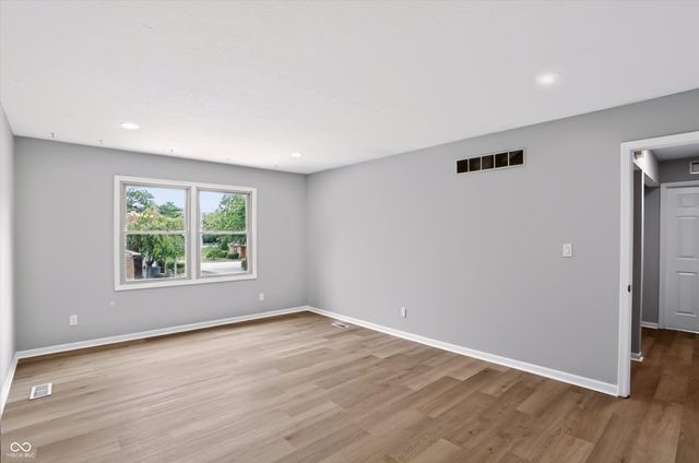 7606 Farm View Circle E, Indianapolis, IN 46256