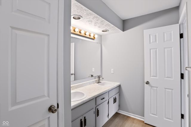 7606 Farm View Circle E, Indianapolis, IN 46256