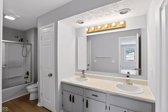 7606 Farm View Circle E, Indianapolis, IN 46256