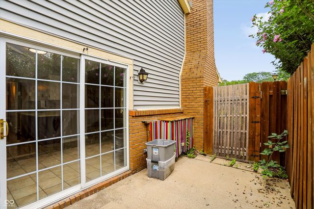 7606 Farm View Circle E, Indianapolis, IN 46256