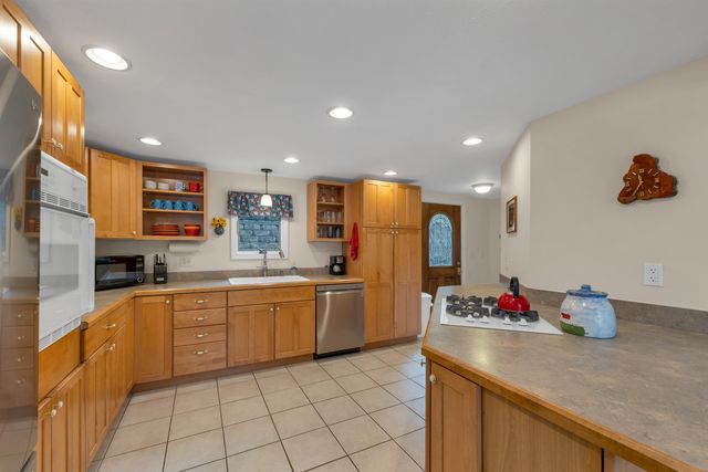 16 Ridge Road, Barnstead, NH 03218