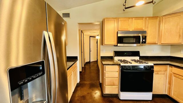 5600 Mesa Ridge Road NW, Albuquerque, NM 87114