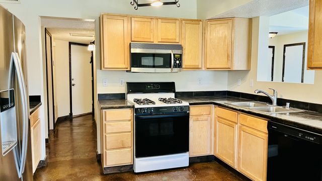 5600 Mesa Ridge Road NW, Albuquerque, NM 87114