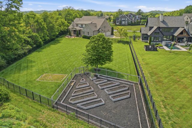 1045 Buena Vista Dr, Franklin, TN 37069