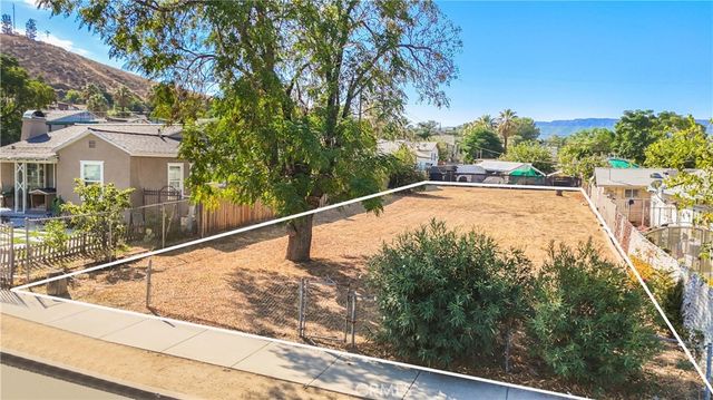132 E Peck Street, Lake Elsinore, CA 92530