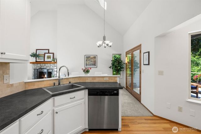 10109 NE Knight Road, Bainbridge Island, WA 98110