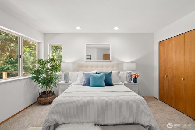 10109 NE Knight Road, Bainbridge Island, WA 98110