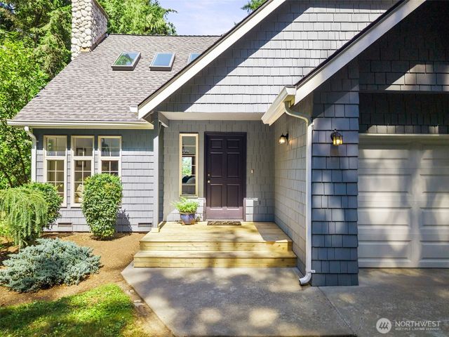 10109 NE Knight Road, Bainbridge Island, WA 98110