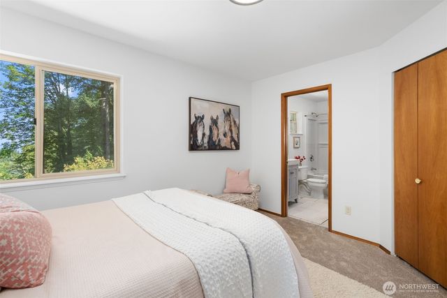 10109 NE Knight Road, Bainbridge Island, WA 98110
