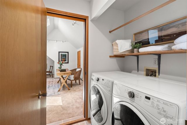 10109 NE Knight Road, Bainbridge Island, WA 98110