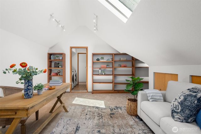 10109 NE Knight Road, Bainbridge Island, WA 98110