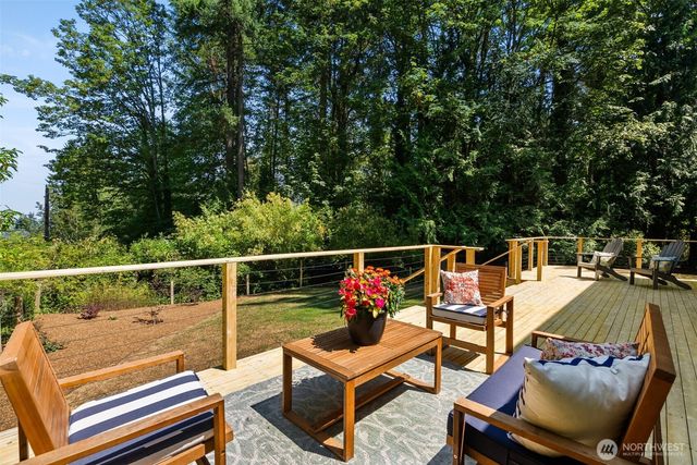 10109 NE Knight Road, Bainbridge Island, WA 98110