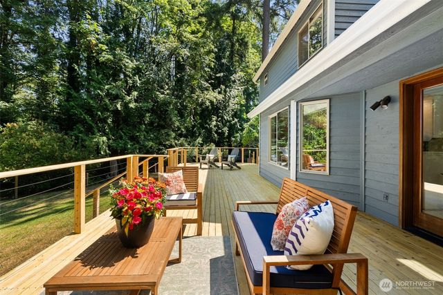 10109 NE Knight Road, Bainbridge Island, WA 98110