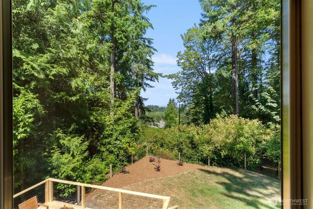 10109 NE Knight Road, Bainbridge Island, WA 98110