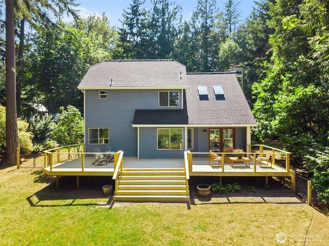 10109 NE Knight Road, Bainbridge Island, WA 98110