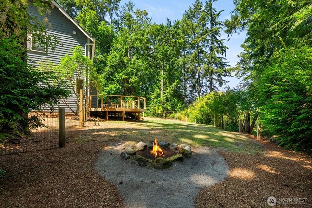10109 NE Knight Road, Bainbridge Island, WA 98110
