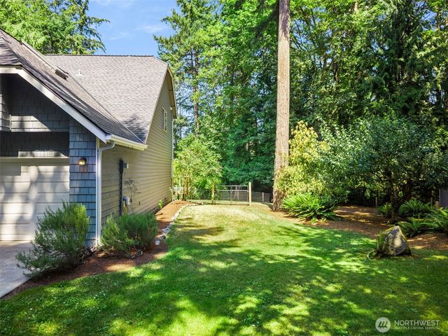 10109 NE Knight Road, Bainbridge Island, WA 98110