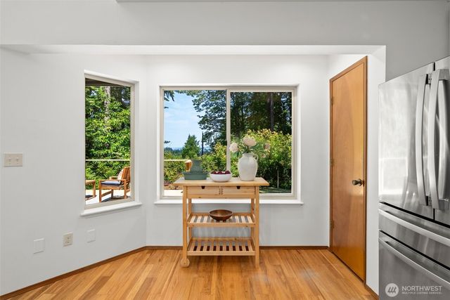 10109 NE Knight Road, Bainbridge Island, WA 98110