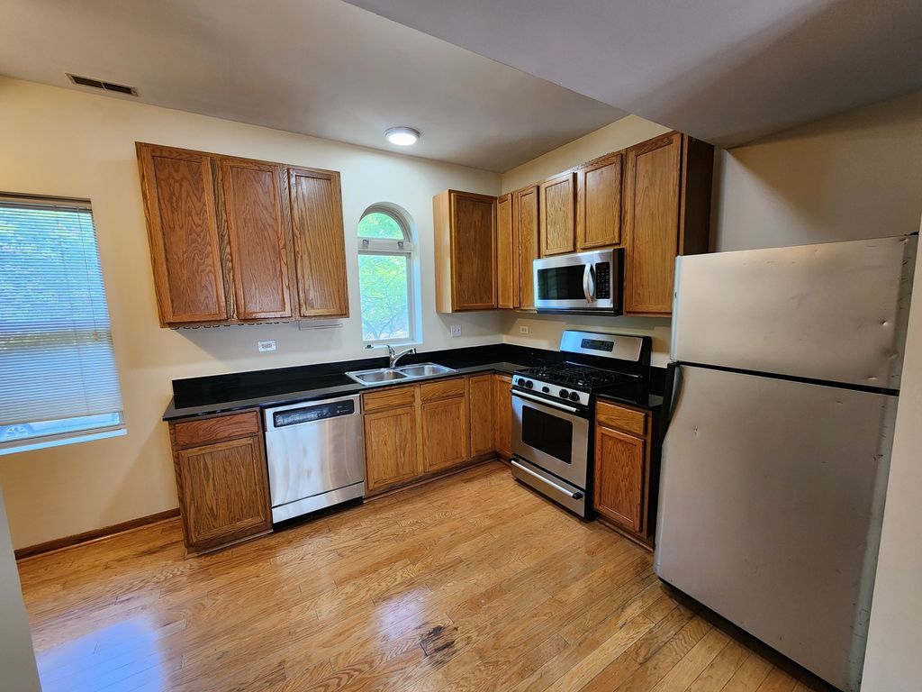 2363 E 70th Place B, Chicago, IL 60649 — photo 4