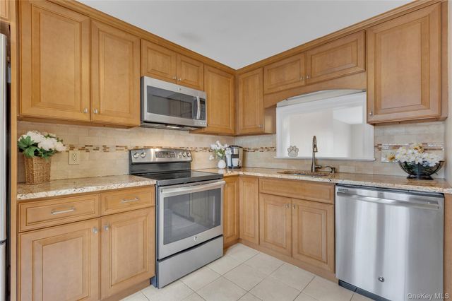 203 Williamsburg Drive, Mahopac, NY 10541