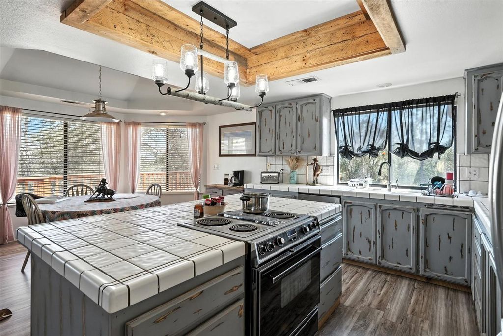 Image 13 of property listing at 14982 N Morgan Canyon Road, Prather, CA 93651