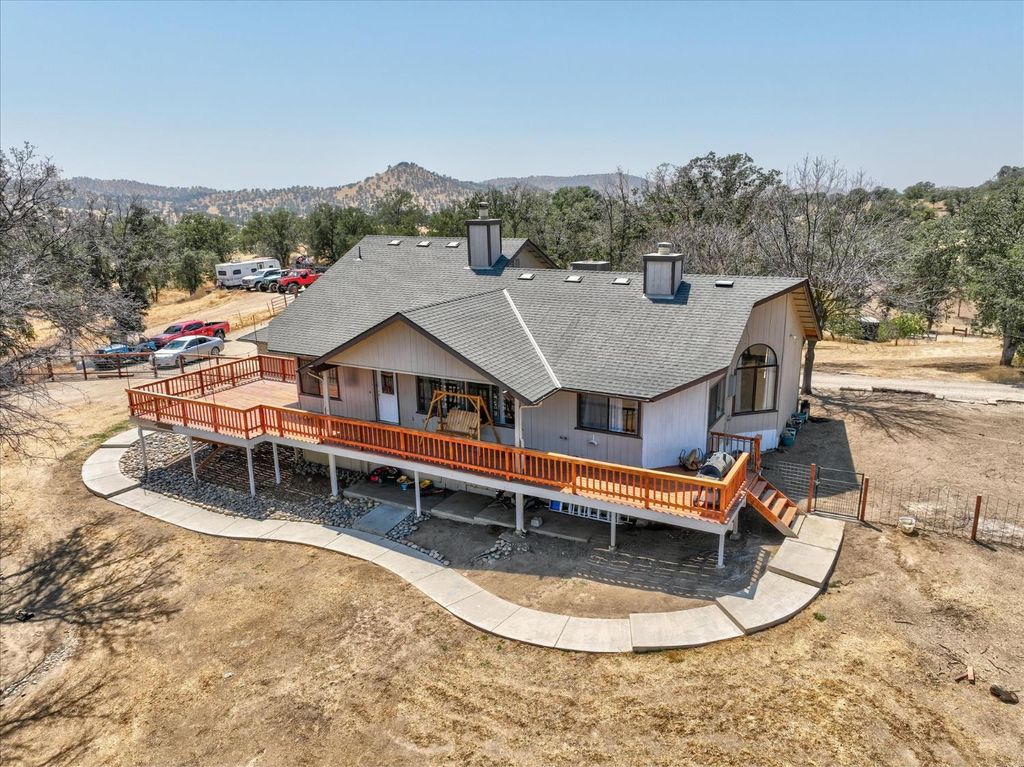 Image 5 of property listing at 14982 N Morgan Canyon Road, Prather, CA 93651