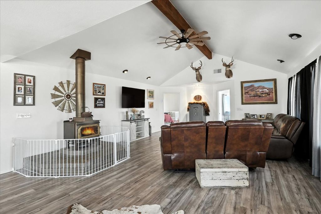 Image 8 of property listing at 14982 N Morgan Canyon Road, Prather, CA 93651