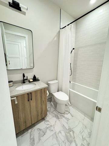 2704 W Thomas Street 2, Chicago, IL 60622