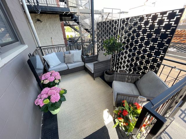 2704 W Thomas Street 2, Chicago, IL 60622