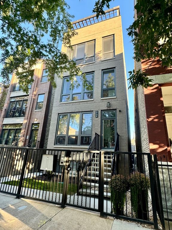 2704 W Thomas Street 2, Chicago, IL 60622