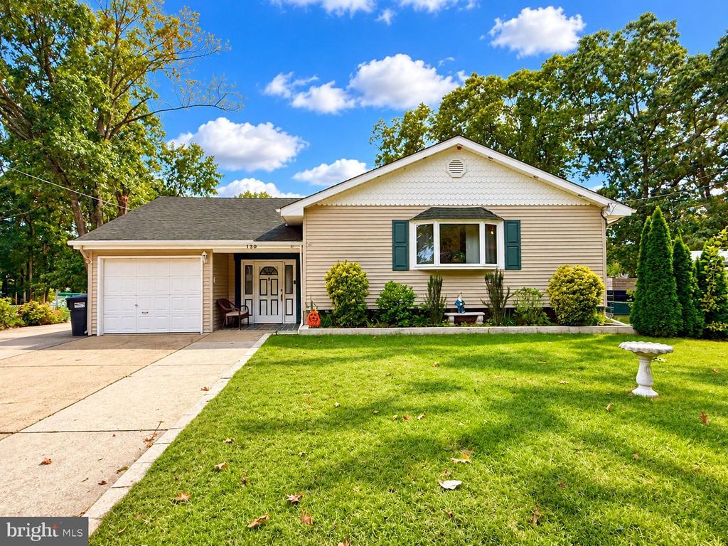 130 FERNWOOD DR, HAMMONTON, NJ 08037 — exterior