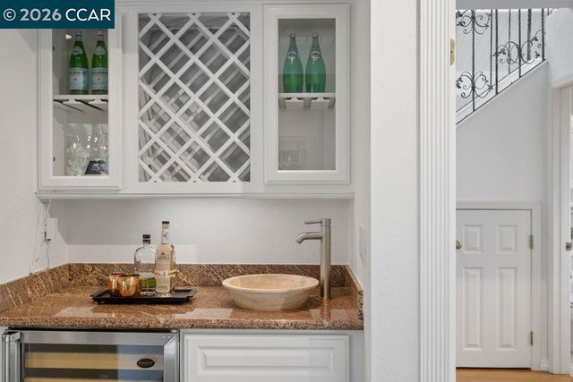 681 Adobe Dr, Danville, CA 94526