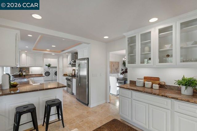 681 Adobe Dr, Danville, CA 94526