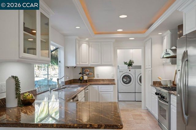 681 Adobe Dr, Danville, CA 94526