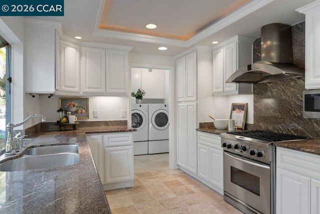 681 Adobe Dr, Danville, CA 94526