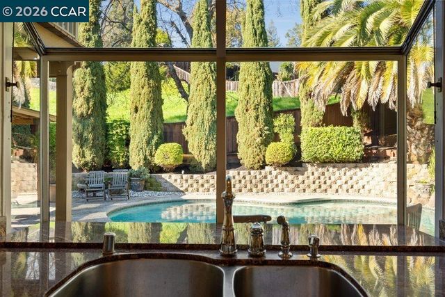 681 Adobe Dr, Danville, CA 94526