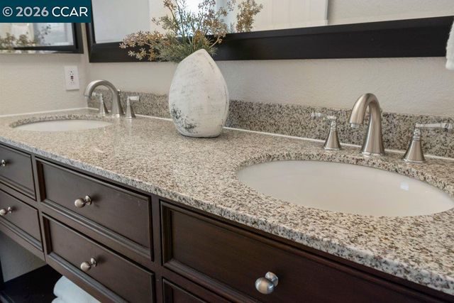 681 Adobe Dr, Danville, CA 94526