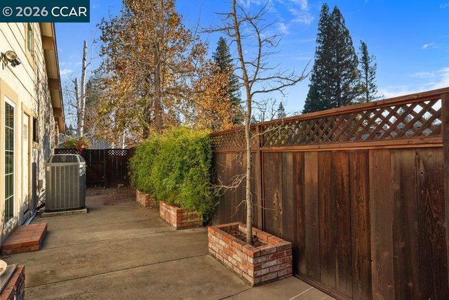 681 Adobe Dr, Danville, CA 94526