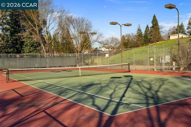 681 Adobe Dr, Danville, CA 94526