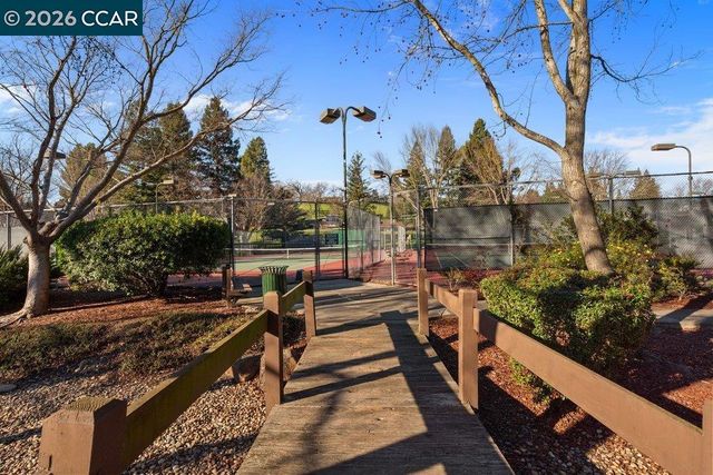 681 Adobe Dr, Danville, CA 94526