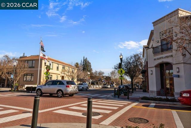 681 Adobe Dr, Danville, CA 94526