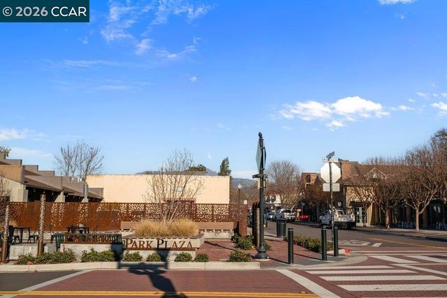 681 Adobe Dr, Danville, CA 94526